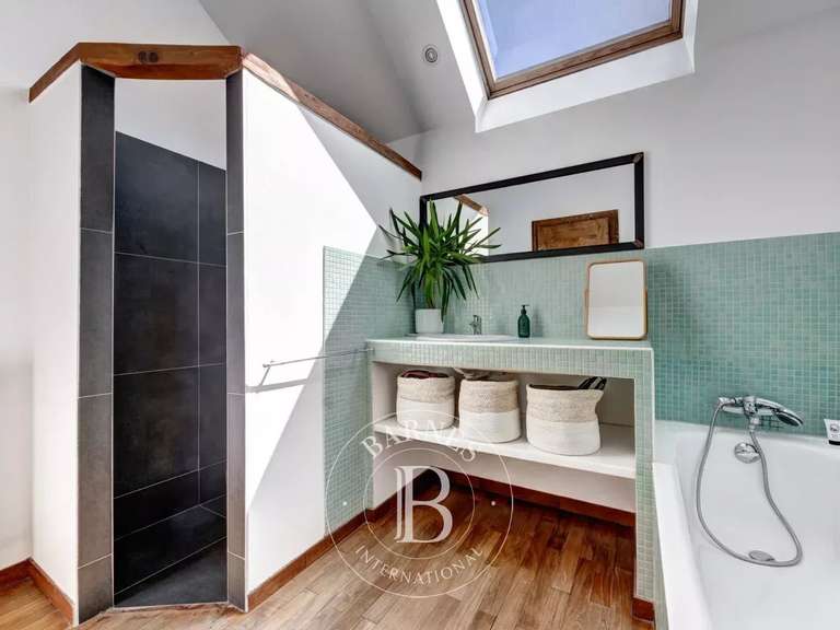 Maison Cuvat - 6 chambres - 241m²