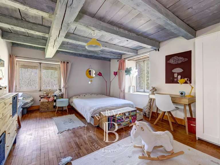 Maison Cuvat - 6 chambres - 241m²