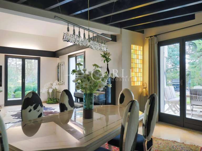 Propriété Décines-Charpieu - 5 chambres - 458m²