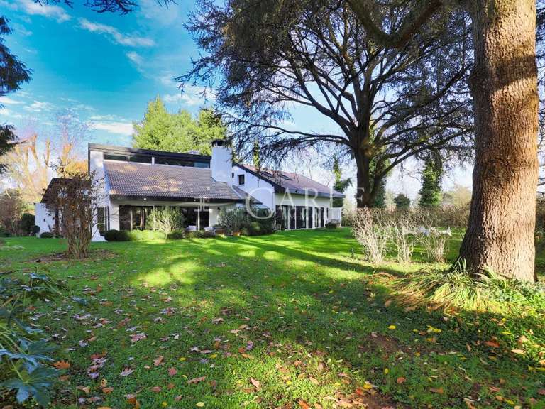 Propriété Décines-Charpieu - 5 chambres - 458m²