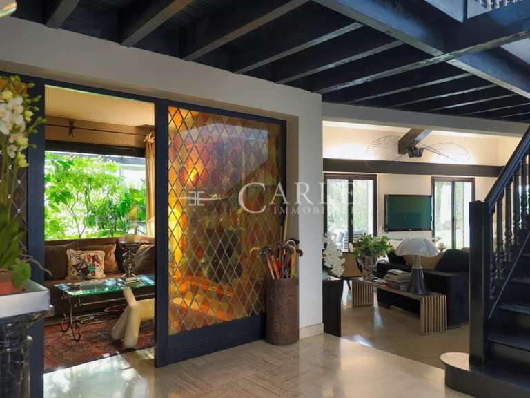 Propriété Décines-Charpieu - 5 chambres - 458m²