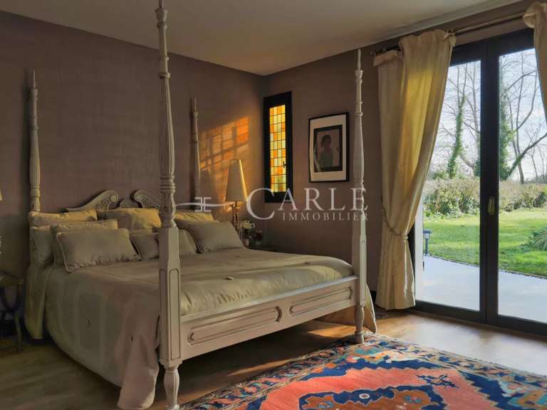 Propriété Décines-Charpieu - 5 chambres - 458m²