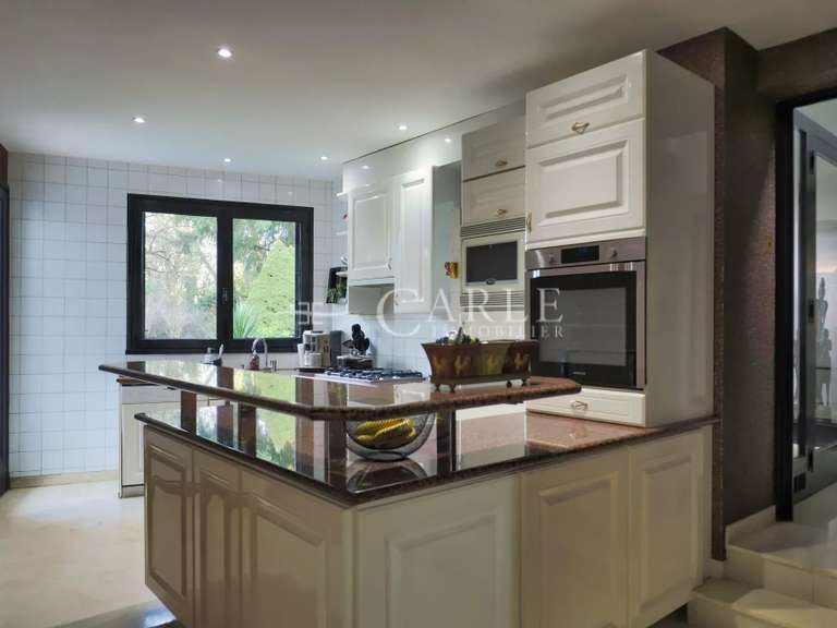 Propriété Décines-Charpieu - 5 chambres - 458m²