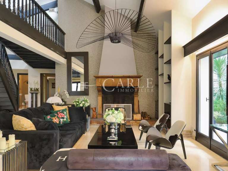 Propriété Décines-Charpieu - 5 chambres - 458m²