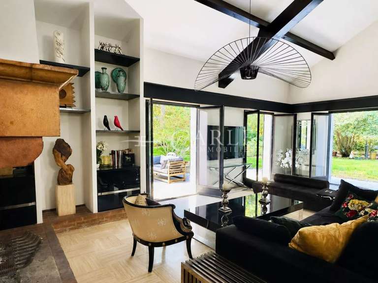 Propriété Décines-Charpieu - 5 chambres - 458m²