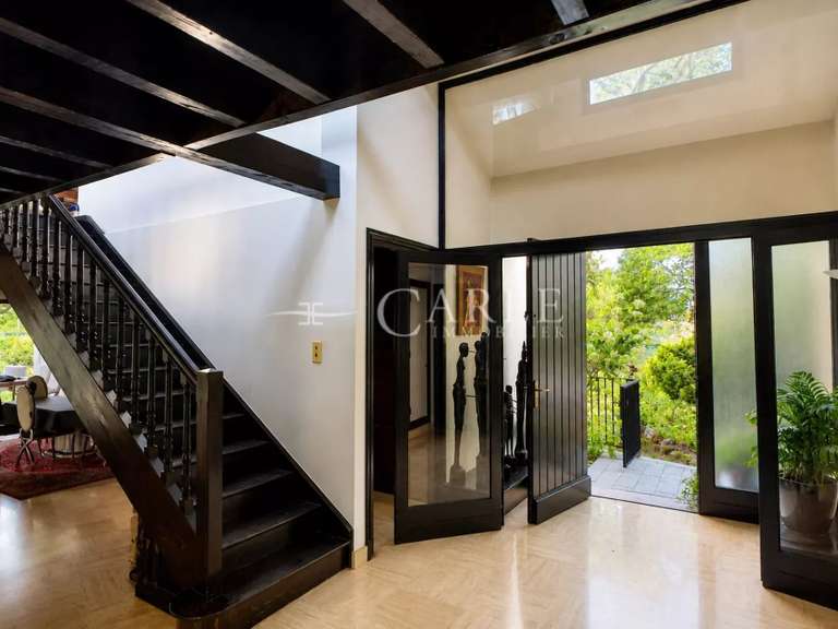 Propriété Décines-Charpieu - 5 chambres - 458m²