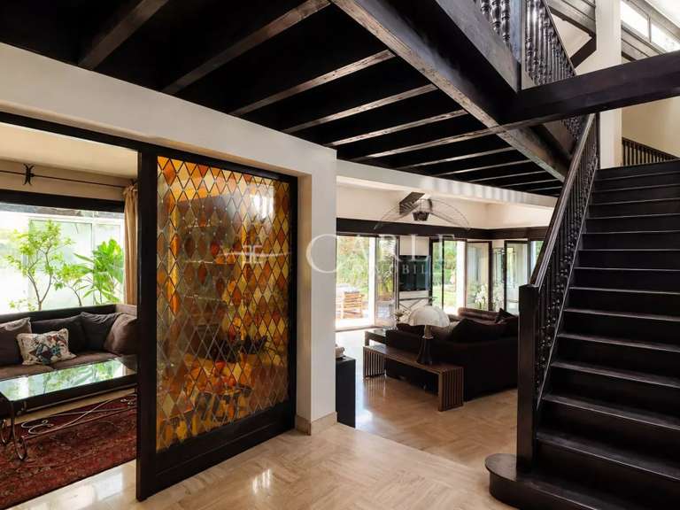 Propriété Décines-Charpieu - 5 chambres - 458m²
