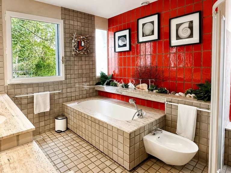 Propriété Décines-Charpieu - 5 chambres - 458m²