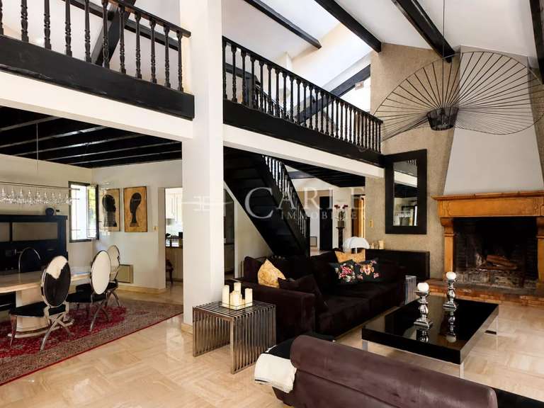 Propriété Décines-Charpieu - 5 chambres - 458m²