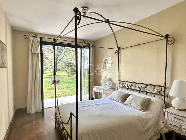 Propriété Décines-Charpieu - 5 chambres - 458m²