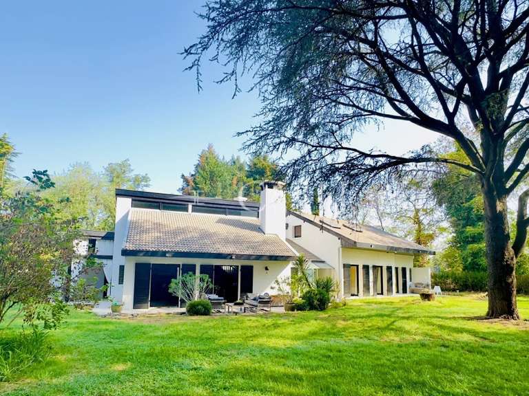 Propriété Décines-Charpieu - 5 chambres - 458m²