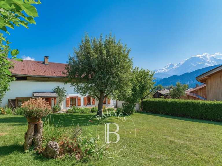 Unusual property Demi-Quartier - 527m²