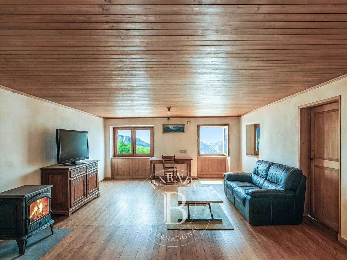 Unusual property Demi-Quartier