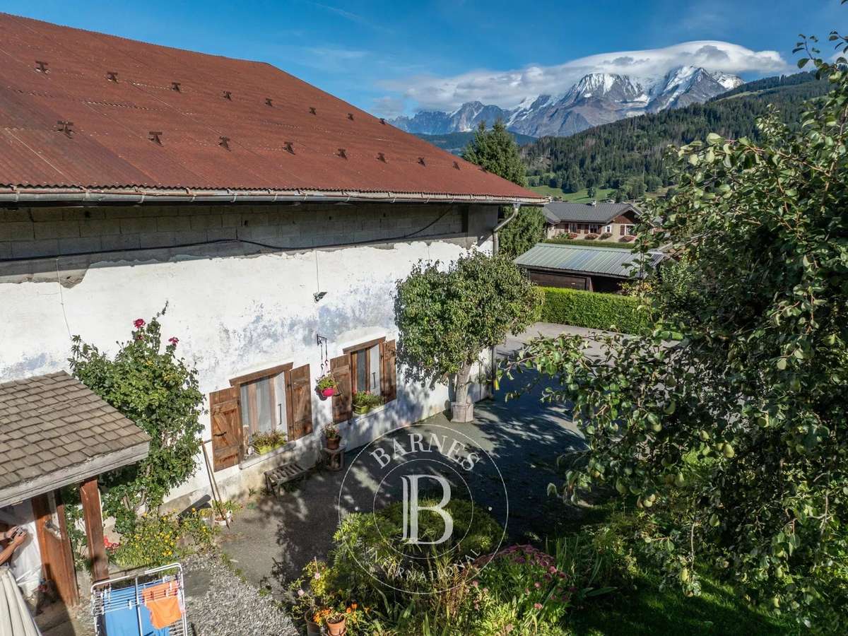 Unusual property Demi-Quartier