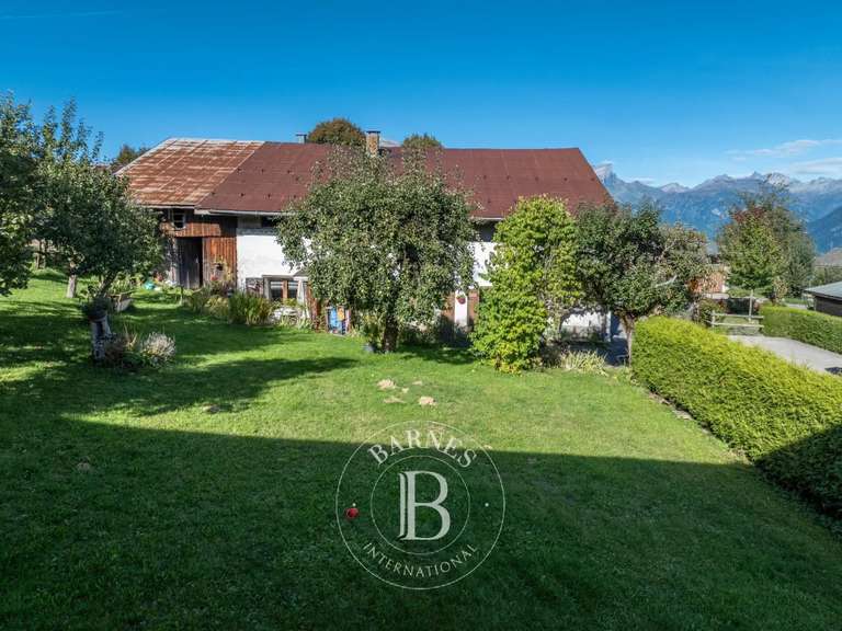 Unusual property Demi-Quartier - 527m²