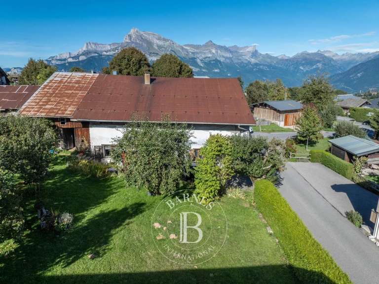 Unusual property Demi-Quartier - 527m²