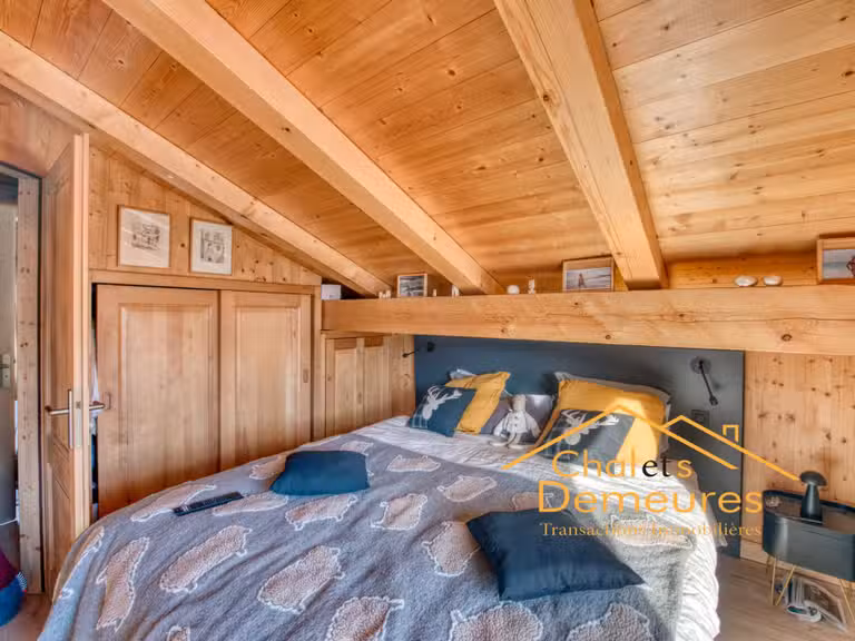 Maison Demi-Quartier - 5 chambres - 217m²