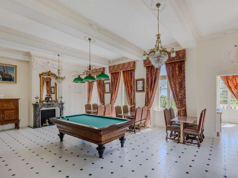 Château Dijon - 685m²