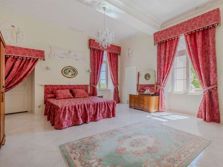 Château Dijon - 685m²