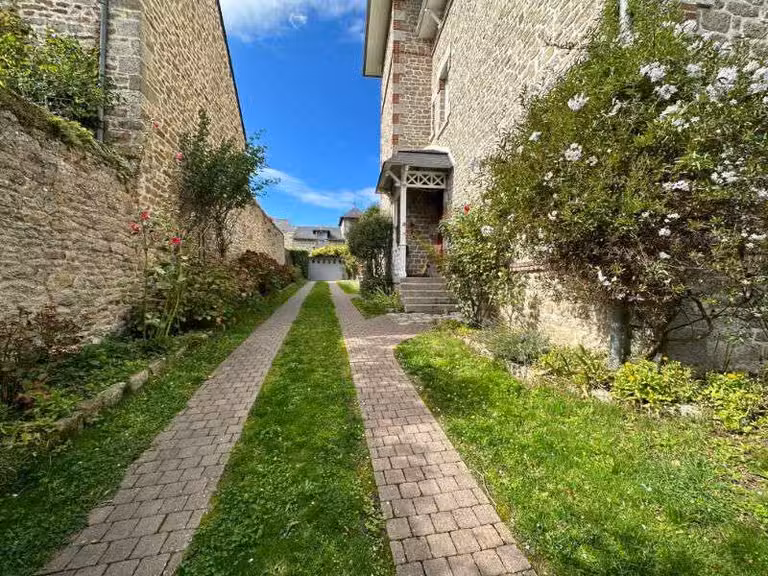 Maison Dinan - 8 chambres