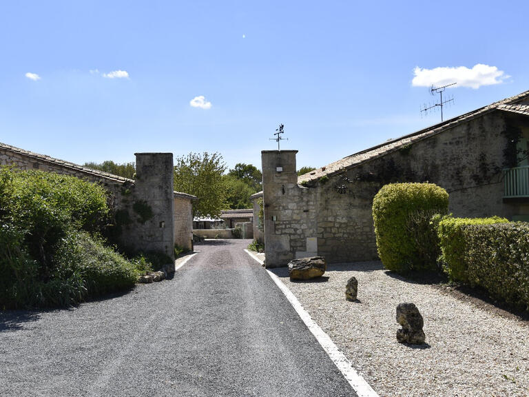 Vente Propriété Dirac - 15 chambres