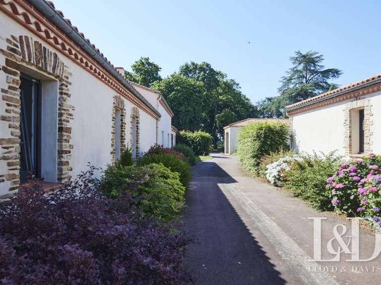 Maison Divatte-sur-Loire - 6 chambres - 460m²