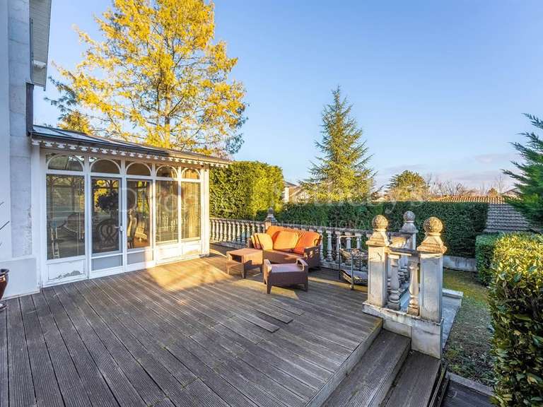 Maison Divonne-les-Bains - 6 chambres - 450m²