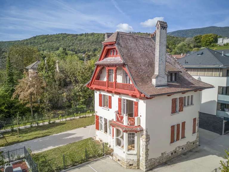 Maison Divonne-les-Bains - 7 chambres - 264m²