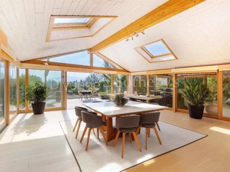 Maison Divonne-les-Bains - 5 chambres - 424m²