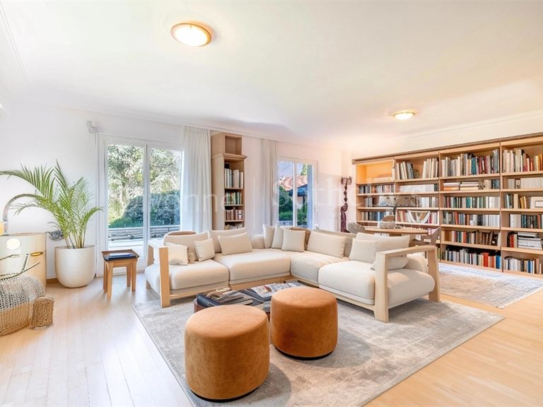 Maison Divonne-les-Bains - 5 chambres - 424m²