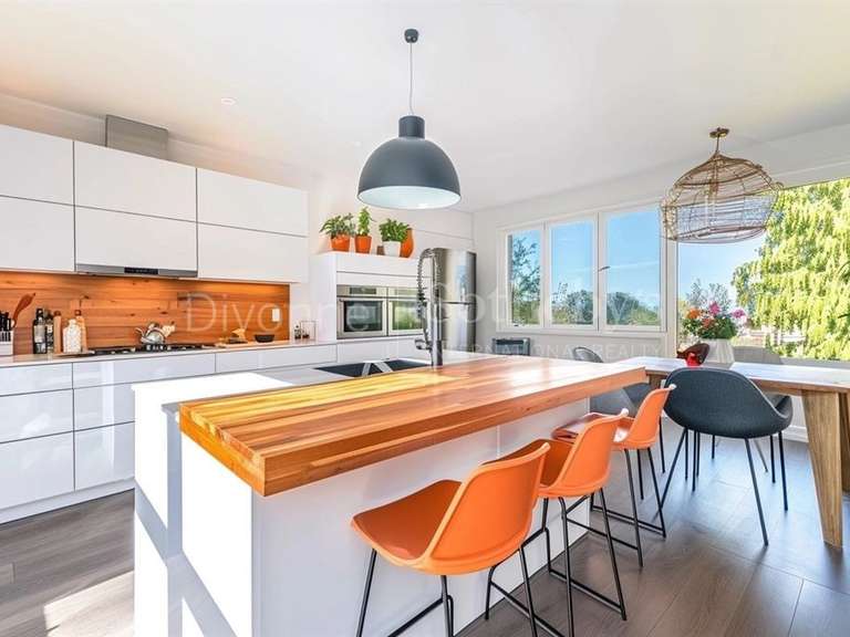 Maison Divonne-les-Bains - 5 chambres - 424m²