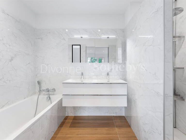 House Divonne-les-Bains - 5 bedrooms - 210m²