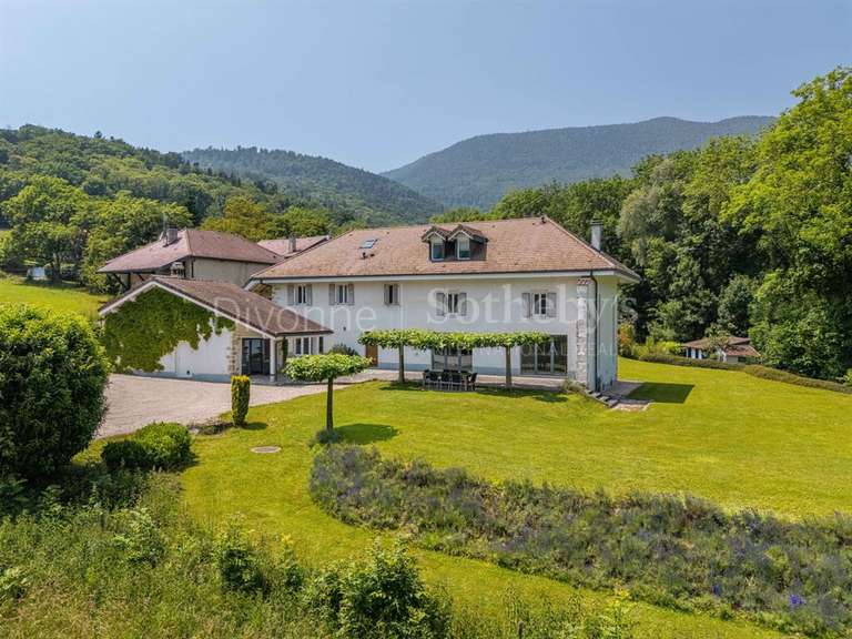 Maison Divonne-les-Bains - 5 chambres - 347m²
