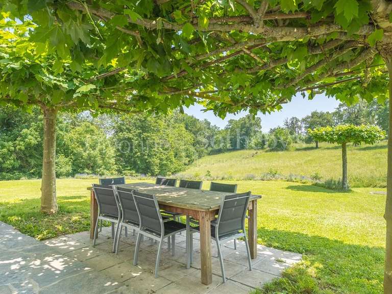 Maison Divonne-les-Bains - 5 chambres - 347m²