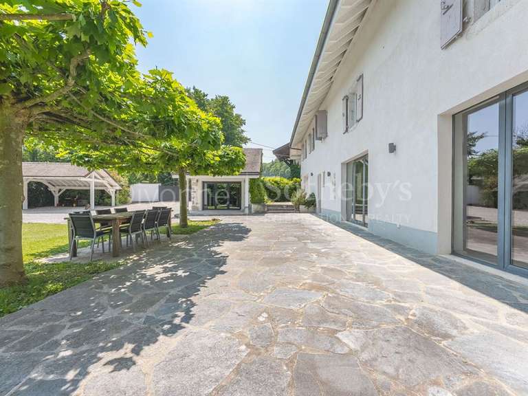 Maison Divonne-les-Bains - 5 chambres - 347m²