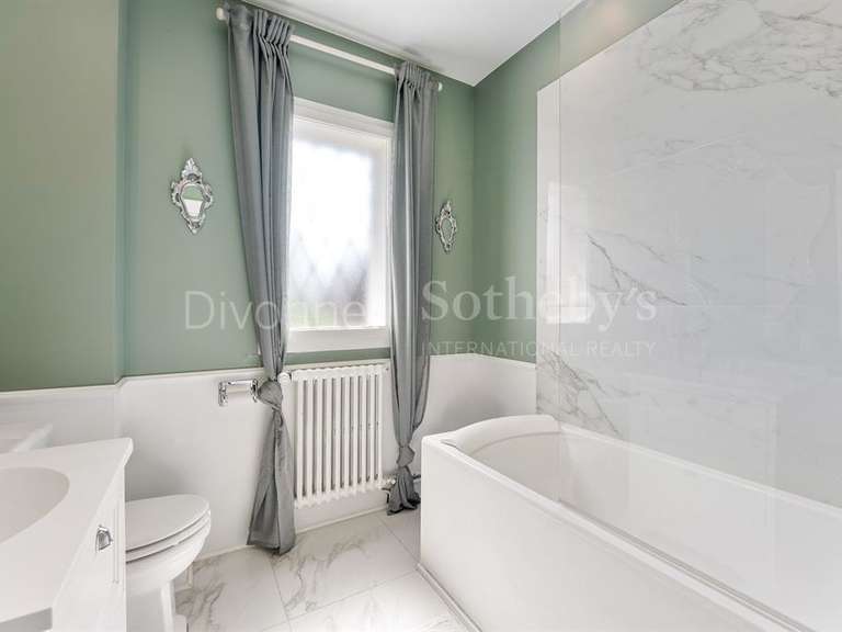 House Divonne-les-Bains - 5 bedrooms - 350m²