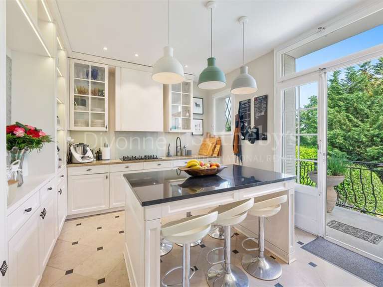Maison Divonne-les-Bains - 5 chambres - 350m²