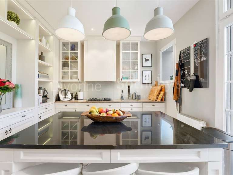 Maison Divonne-les-Bains - 5 chambres - 350m²