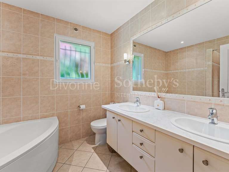 Maison Divonne-les-Bains - 6 chambres - 192m²