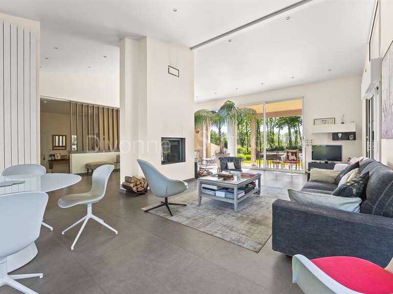 Maison Divonne-les-Bains - 4 chambres - 233m²