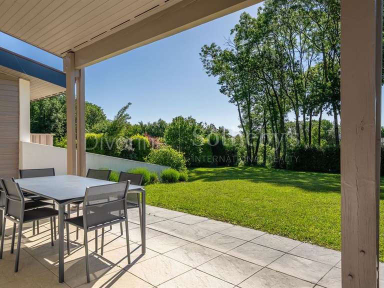 Maison Divonne-les-Bains - 4 chambres - 233m²