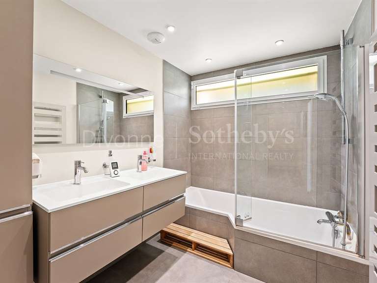 Maison Divonne-les-Bains - 4 chambres - 233m²