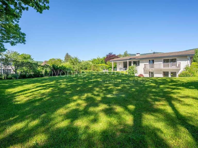 Maison Divonne-les-Bains - 4 chambres - 233m²