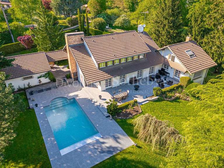 Maison Divonne-les-Bains - 6 chambres - 369m²