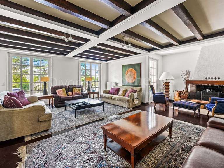 Maison Divonne-les-Bains - 6 chambres - 369m²