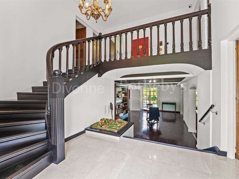 Maison Divonne-les-Bains - 6 chambres - 369m²