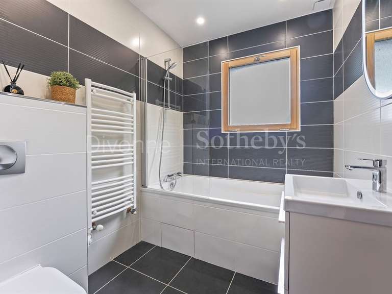 House Divonne-les-Bains - 5 bedrooms - 227m²