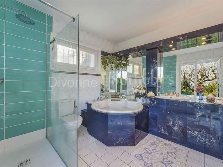 Maison Divonne-les-Bains - 4 chambres - 217m²