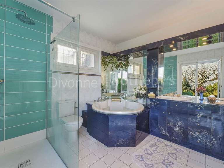 Maison Divonne-les-Bains - 4 chambres - 217m²