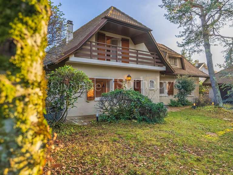 Maison Divonne-les-Bains - 4 chambres - 217m²